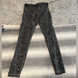 Women’s leggings, very stretchy, snake skin pattern, size M